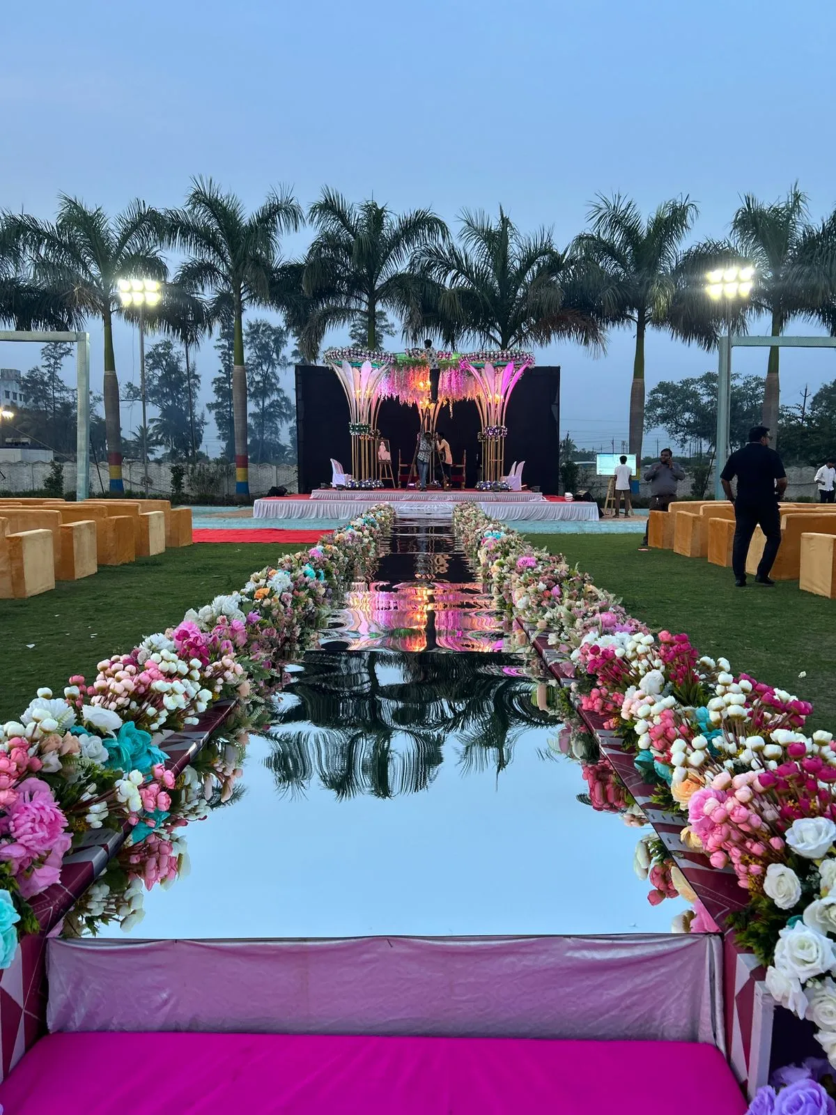 Mirror Entry — mirror-theme-06