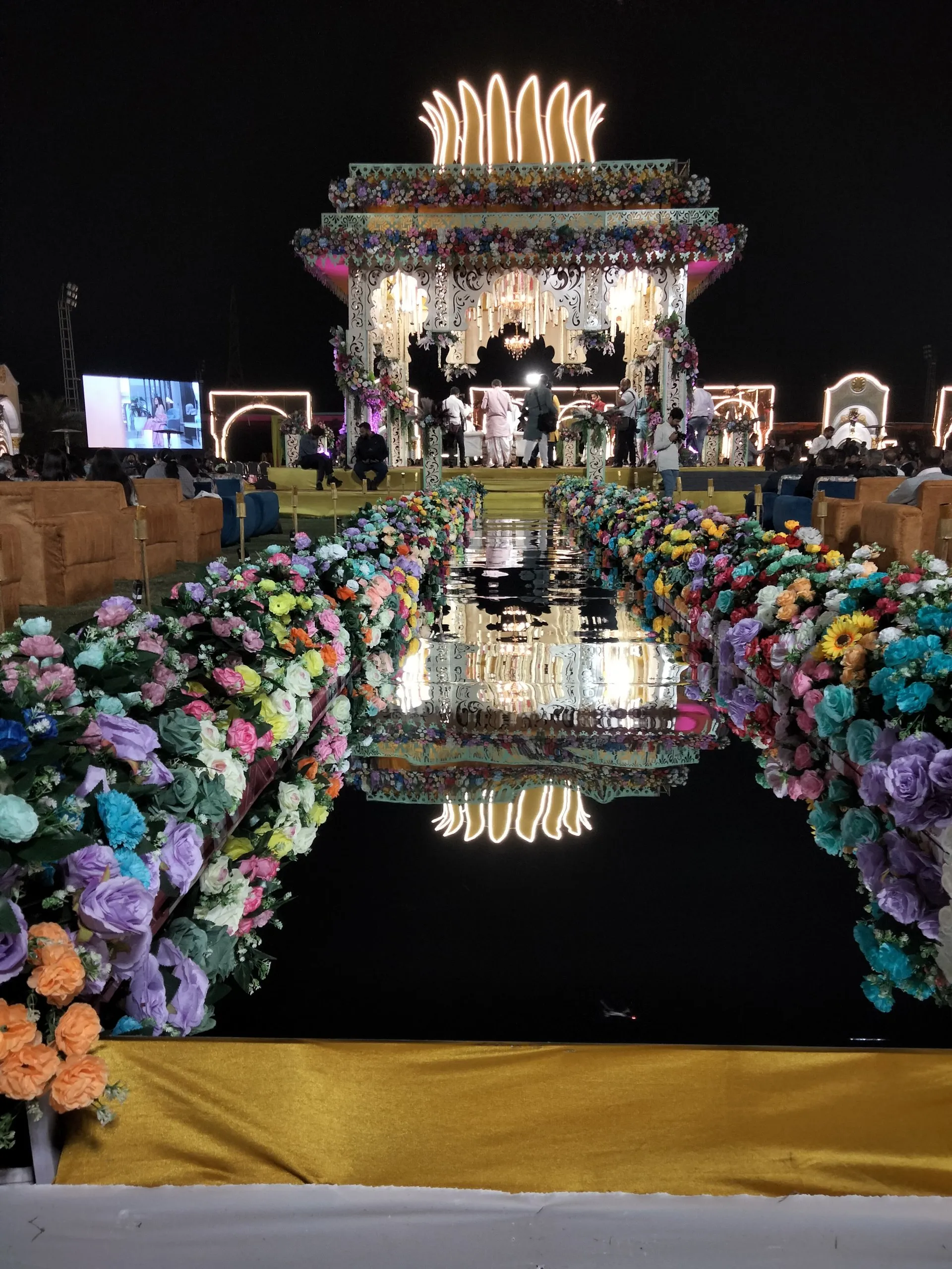 Mirror Entry — mirror-theme-09