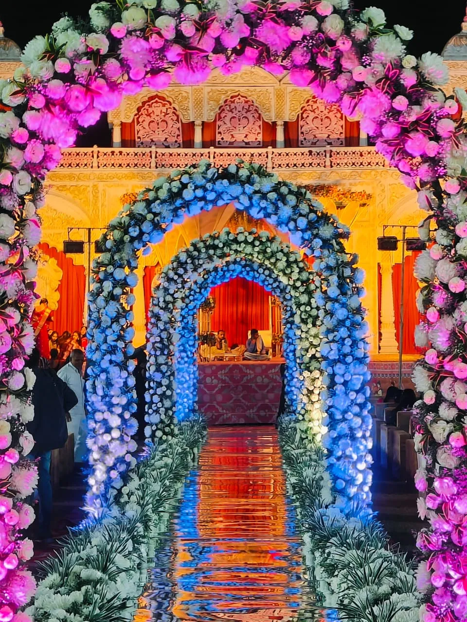 Mirror Entry — mirror-theme-11