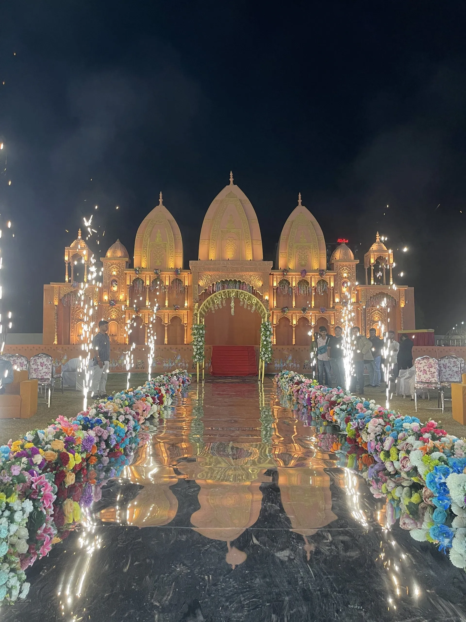 Mirror Entry — mirror-theme-16
