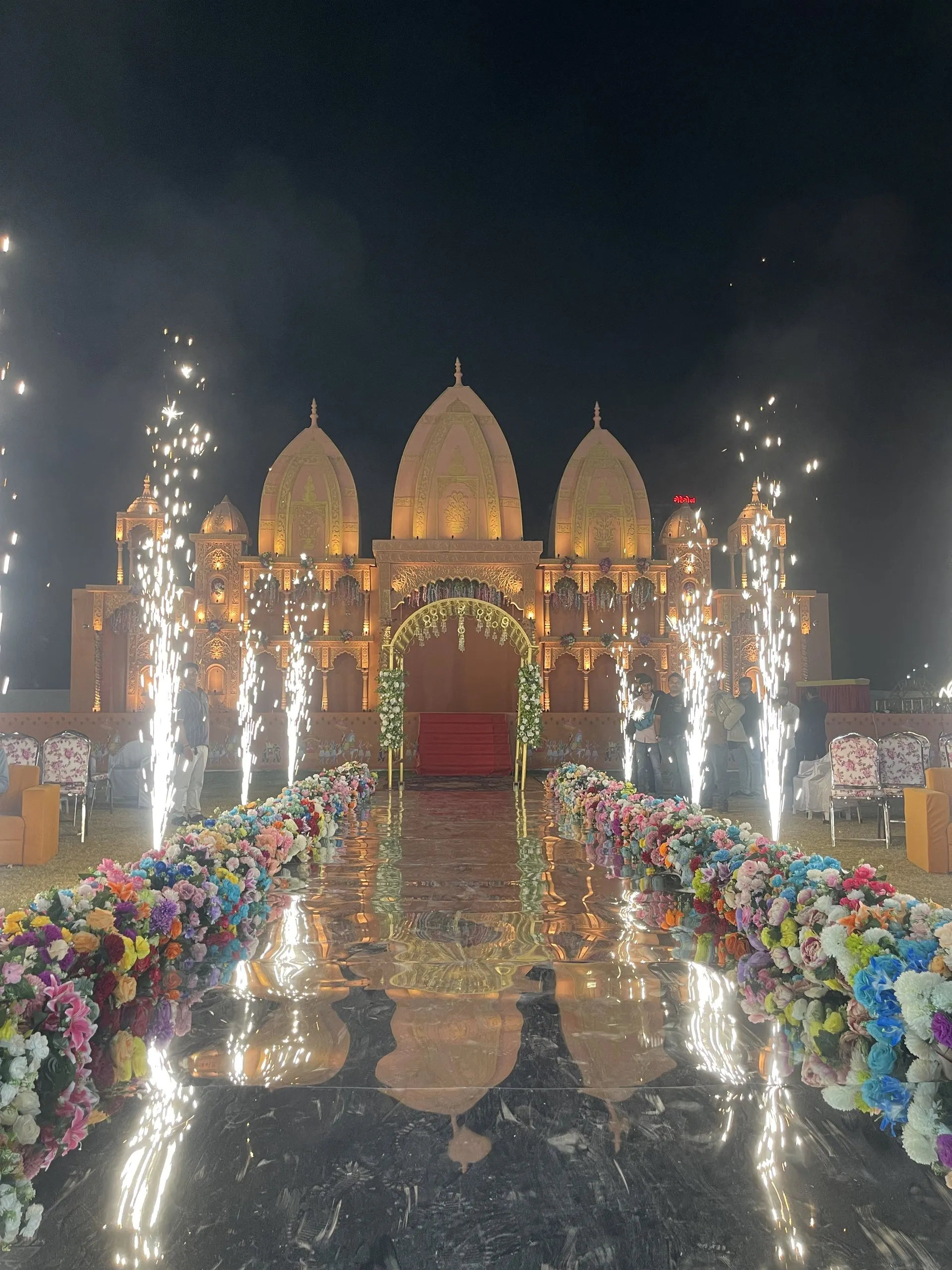 Mirror Entry — mirror-theme-16